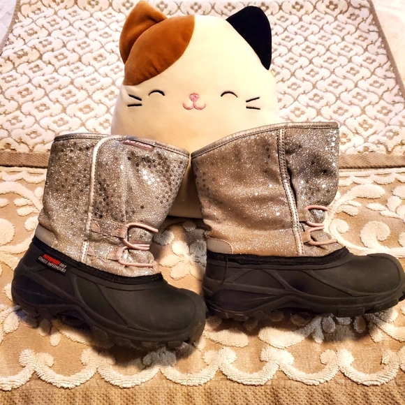 ⬇️ Ice fields silver sequin waterproof boots. - Picture 2 of 11